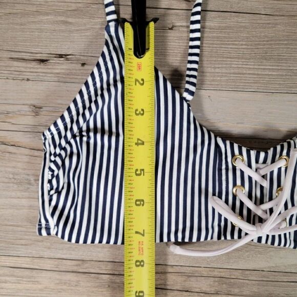 XhilarationāJuniors'āLace-upāFrontĀ BlueāStripeāBikiniāTopāSzāL - Picture 8 of 13